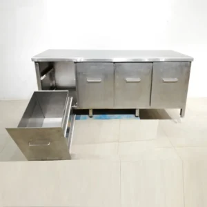 Mesa inoxidable de 188x60x86cm de segunda mano con 4 cajones para restaurante, bar... en venta en cabauoportunitats.com