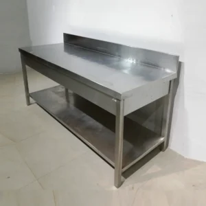 Mesa de acero inoxidable de segunda mano (190x70x99cm) en buen estado en venta en cabauoportunitats.com