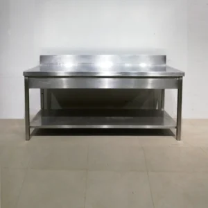 Mesa de acero inoxidable de segunda mano (190x70x99cm) en buen estado en venta en cabauoportunitats.com