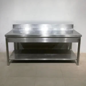 Mesa de acero inoxidable de segunda mano (190x70x99cm) en buen estado en venta en cabauoportunitats.com