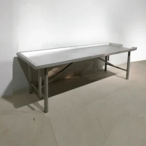 Mostrador de pescatería con dos desagües de segunda mano (280x100x87cm) en venta en cabauoportunitats.comTaula 280x100x87