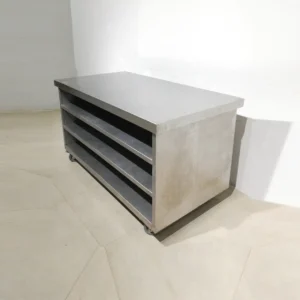Taula de treball de 150x80x85cm de segona mà amb gran espai d'emmagatzematge inferior... en venda a cabauoportunitats.com