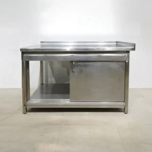 Mesa rinconera de acero inoxidable (138x90x90cm) de segunda mano en venta en cabauoportunitats.com