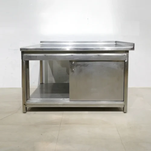 Mesa rinconera de acero inoxidable (138x90x90cm) de segunda mano en venta en cabauoportunitats.com