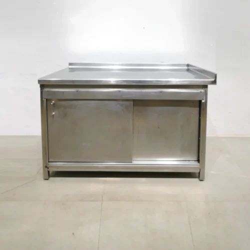 Mesa rinconera de acero inoxidable (138x90x90cm) de segunda mano en venta en cabauoportunitats.com