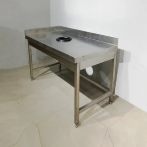 Taula d'acer inoxidable amb forat per a la brossa de 147x78x96cm de segona mà en venda a cabauoportunitats.com