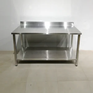 Taula d'acer inoxidable 150x70x95cm de segona mà en bon estat en venda a cabauoportunitats.com