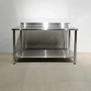 Taula d'acer inoxidable 150x70x95cm de segona mà en bon estat en venda a cabauoportunitats.com
