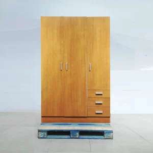 Armari fet de fusta de 120x50x180cm de segona mà en venda a cabauoportunitats.com