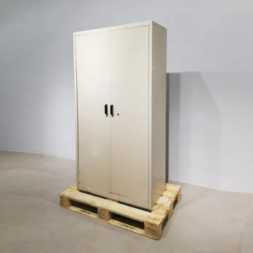 Armari metàl·lic de segona mà de 95x45x180cm de gran resistència en venda per desús a cabauoportunitats.com