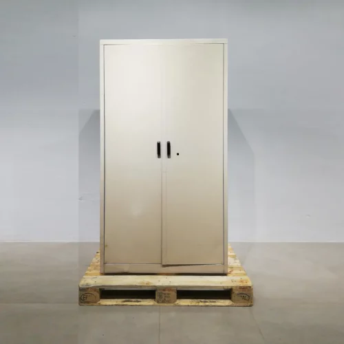 Armari metàl·lic de segona mà de 95x45x180cm de gran resistència en venda per desús a cabauoportunitats.com