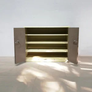 Armario metálico para taller con puerta plegable procedente de un final de stock en venta en cabauoportunitats.com