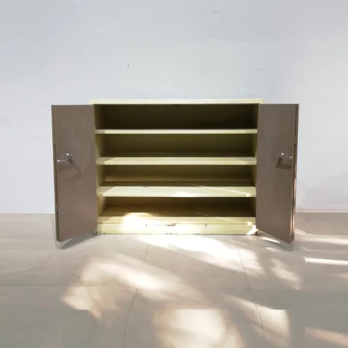 Armario metálico para taller con puerta plegable procedente de un final de stock en venta en cabauoportunitats.com
