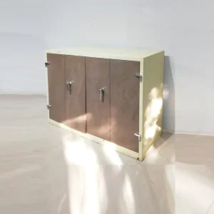 Armario metálico para taller con puerta plegable procedente de un final de stock en venta en cabauoportunitats.com