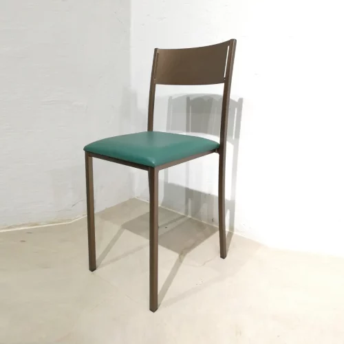 Silla metálica de color marron (36x38x81cm) de segunda mano en venta en cabauoportunitats.com