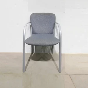 Silla de oficina gris de segunda mano para oficina, despacho... en venta en cabauoportunitats.com