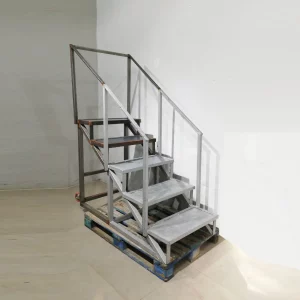 Escalera de seguridad metálica de segunda mano de 71x146x175cm en venta en cabauoportunitats.com