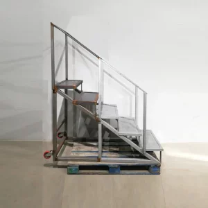 Escalera de seguridad metálica de segunda mano de 71x146x175cm en venta en cabauoportunitats.com