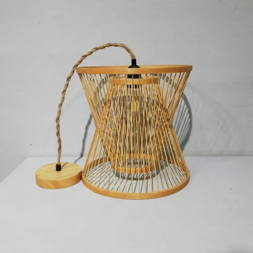 Làmpada de sostre de fusta i ràfia ø30x30cm senzilla i elegant en bon estat en venda a cabauoportunitats.com