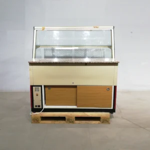 Vitrina expositora INFRICO (131x92x128cm) de segona mà per a botiga en venda a cabauoportunitats.com