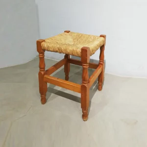 Lot de 2 tamborets de fusta i boga (34x34x45cm) en bon estat en venda a cabauoportunitats.com