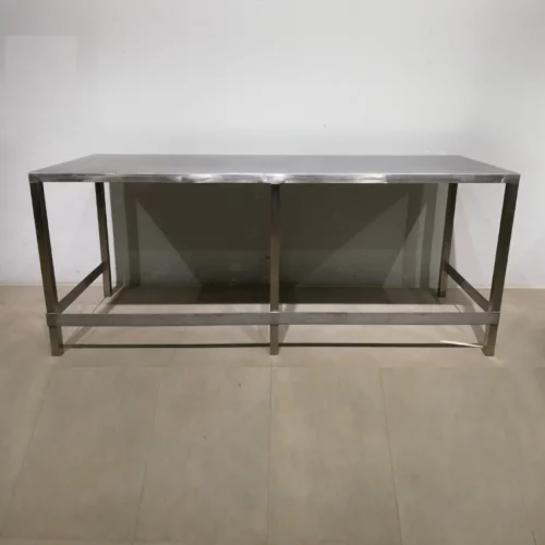 Mesa de acero inoxidable sin estante inferior de 265x90x110cm de segunda mano en buen estado en venta en cabauoportunitats.com