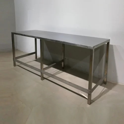 Mesa de acero inoxidable sin estante inferior de 265x90x110cm de segunda mano en buen estado en venta en cabauoportunitats.com
