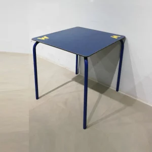 Mesa para terraza de 69x69x71cm de segunda mano en muy bueno estado en venta en cabauoportunitats.com