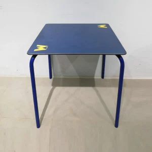 Mesa para terraza de 69x69x71cm de segunda mano en muy bueno estado en venta en cabauoportunitats.com