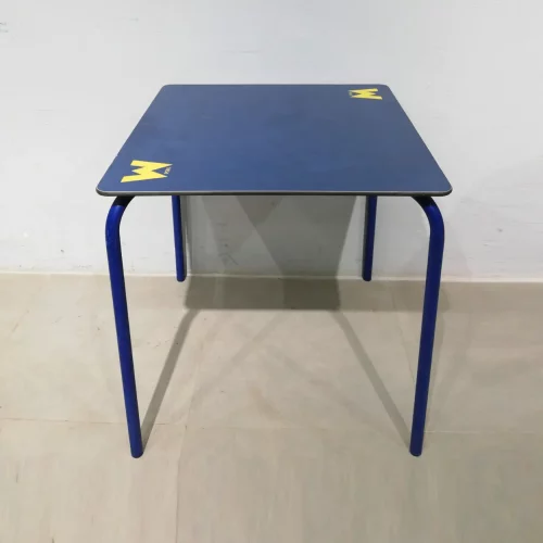 Mesa para terraza de 69x69x71cm de segunda mano en muy bueno estado en venta en cabauoportunitats.com