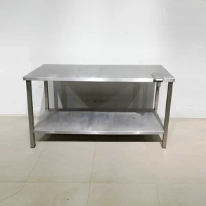 Mesa de acero inoxidable de segunda mano (160x60x89cm) en venta en cabauoportunitats.com