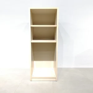 Estantería de madera de segunda mano con mucho espacio de almacenamiento en venta en cabauoportunitats.com