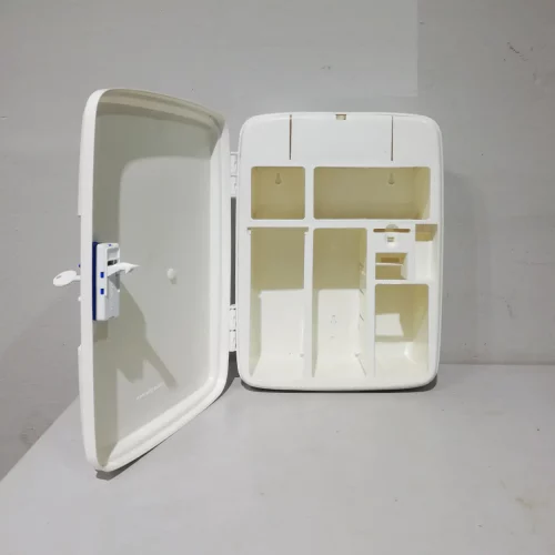 Botiquín de plástico de gran capacidad de 30x15x39 cm de segunda mano en venta en cabauoportunitats.com
