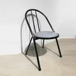 Lote de 4 sillas apilables de acero de color negro de segunda mano en venta en cabauoportunitats.com