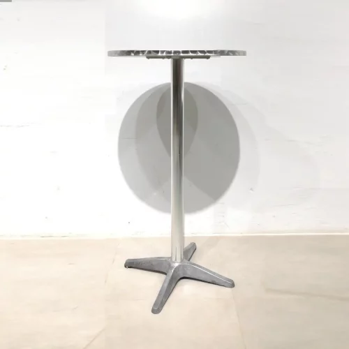 Taula alta rodona per a bar 110cm d'alçada de segona mà en bon estat en venda a cabauoportunitats.com