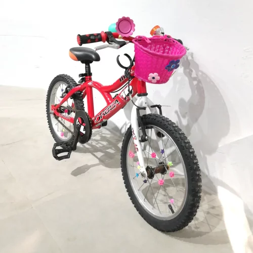 Bicicleta infantil ORBEA de segona mà amb cistella en bon estat en venda a cabauoportunitats.com