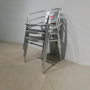 Cadira d'alumini per a jardí i terrassa 50x53x71 cm de segona mà en venda a cabauoportunitats.com