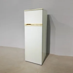 Nevera con congelador INDESIT 54x52x164cm de segunda mano en buen estado en venta en cabauoportunitats.com