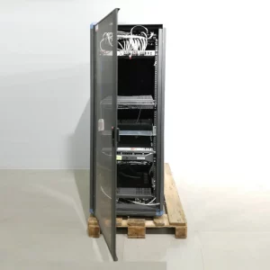 Rack negro de segunda mano con puerta transparente (60x89x174cm) en venta en cabauoportunitats.com