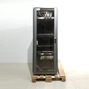 Rack negro de segunda mano con puerta transparente (60x89x174cm) en venta en cabauoportunitats.com