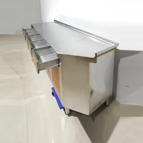 Taula inoxidable de 275x66x90cm amb 5 caixes d'acer inoxidable de segona mà en venda a cabauoportunitats.com