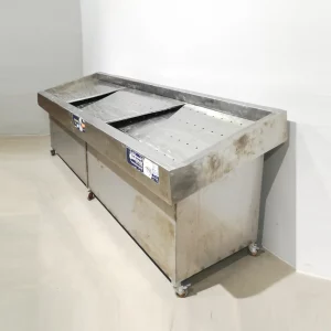 Mostrador de pescadería con agujero pequeño de segunda mano (334x96x116cm) en venta en cabauoportunitats.com