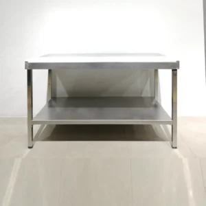 Taula d'acer inoxidable i polietilè de una lateral de segona mà en venda a cabauoportunitats.com