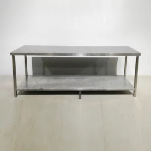 Taula d'acer inoxidable de 200x51x84cm de segona mà en bon estat en venda a cabauoportunitats.com