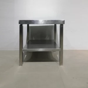 Taula baixa d'acer inoxidable 60x60x61 cm de segona mà per a fregidores, fogons... en venda a cabauoportunitats.com