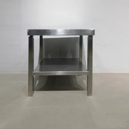 Taula baixa d'acer inoxidable 60x60x61 cm de segona mà per a fregidores, fogons... en venda a cabauoportunitats.com