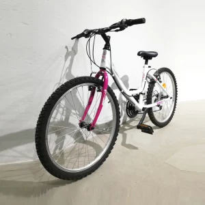 Bicicleta de passeig de color blanc TEENS 24 de segona mà en venda a cabauoportunitats.com