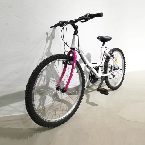 Bicicleta de passeig de color blanc TEENS 24 de segona mà en venda a cabauoportunitats.com
