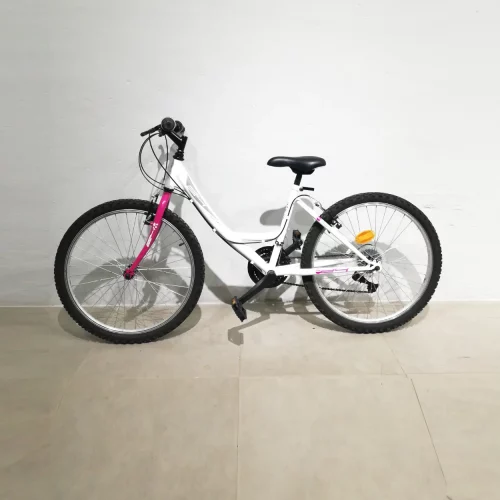 Bicicleta de passeig de color blanc TEENS 24 de segona mà en venda a cabauoportunitats.com