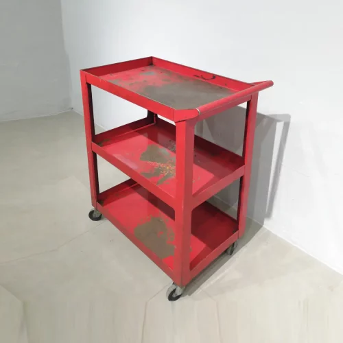 Carro de segunda mano con 3 pisos de 79x49x100cm procedente de un final de stock en venta en cabauoportunitats.com